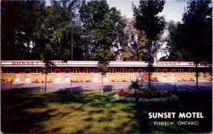 Postcard Ontario Renfrew Sunset Motel Highway 17 Roadside Spectrome 1960s K77