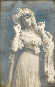 Fashion glamor woman fancy dress 1906 postcard