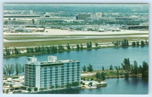 MIAMI, Florida FL ~ Roadside AIRPORT LAKES HOLIDAY INN c1970s Airport Postcard