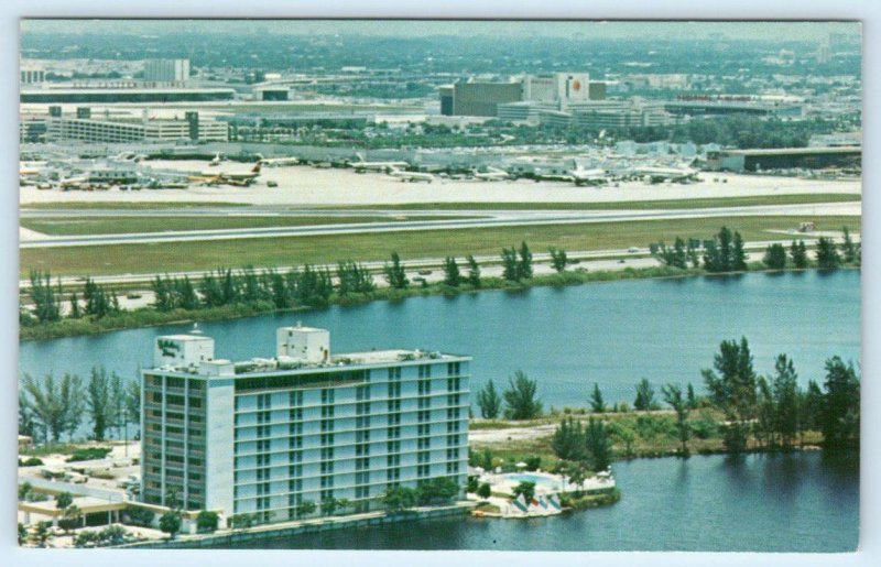 MIAMI, Florida FL ~ Roadside AIRPORT LAKES HOLIDAY INN c1970s Airport Postcard