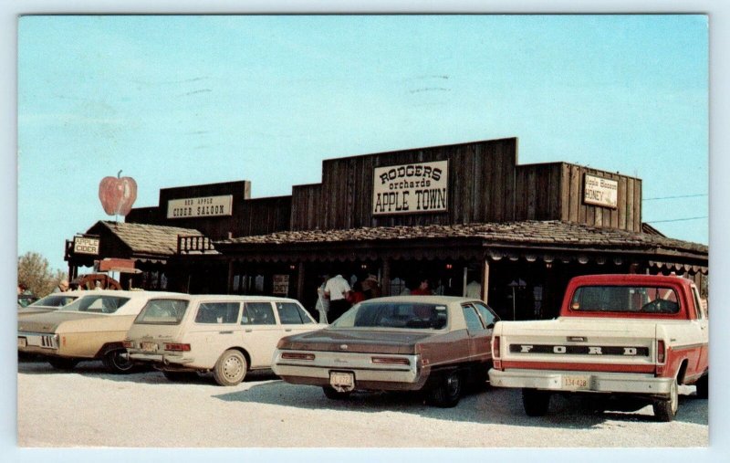 LINCOLN, AR Arkansas ~ RODGERS ORCHARDS 1975 Cars Roadside  Postcard