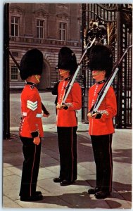 Postcard - Sentries at Buckingham Palace - London, England