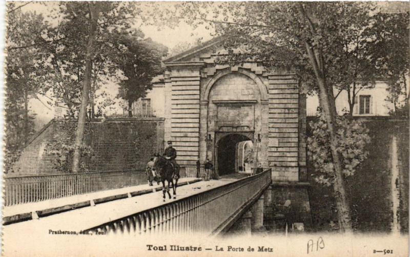 CPA TOUL - La Porte de Metz (483450)