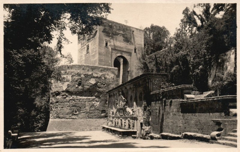 Vintage Postcard 1920's View Old Historical Architecture Building RPPC