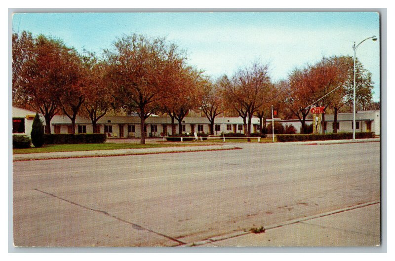 Delux Motel Bridgeport Nebraska Vintage Standard View Postcard 