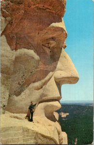 Mt. Rushmore, Ranger Standing Next to Lincoln's Head SD Vintage Postcard H47