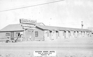 Miles City Montana view from street of Wagon Wheel Motel vintage pc DD7634