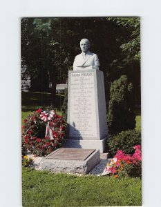 Postcard Calvin Coolidge Monument, Hampshire Co., Court House, Massachusetts