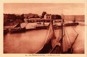 CPA La FLOTTE - ILE-de-RÉ - Le Port et le Cours (481047) 
