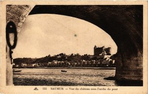 CPA SAUMUR - Vue du Chateau sous l'Arche du pont (254093)