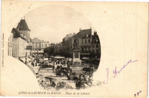 CPA LONS-le-SAUNIER - Place de la Liberte (211927)