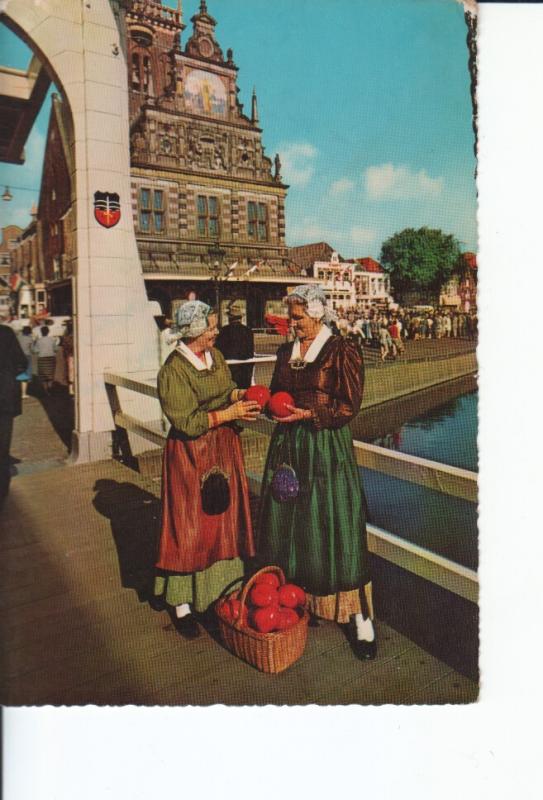 Postal 016895: ALKMAAR - Kaasmarkt. Trajes regionales holandeses