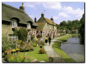 Modern Postcard North Yorkshire Thornton le Dale