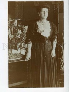 264975 RUSSIA PETERSBURG Rich Lady Flowers Vintage REAL PHOTO