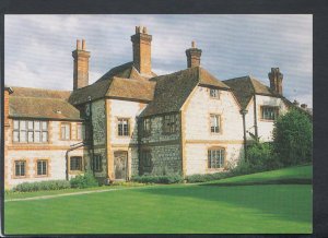 Hampshire Postcard - Gilbert White's House & Garden, Selborne   RR7514