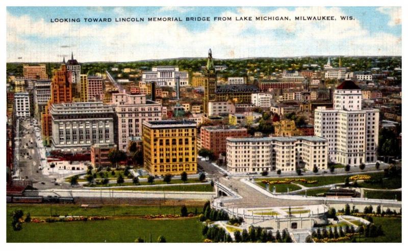 Wisconsin  Milwaukee ,  Looking Toward Lincoln Memorial Bridge from Lake Mich...