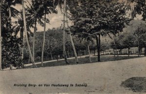 Indonesia Kruising Berg en Van Heutszweg te Sabang Vintage Postcard 03.04