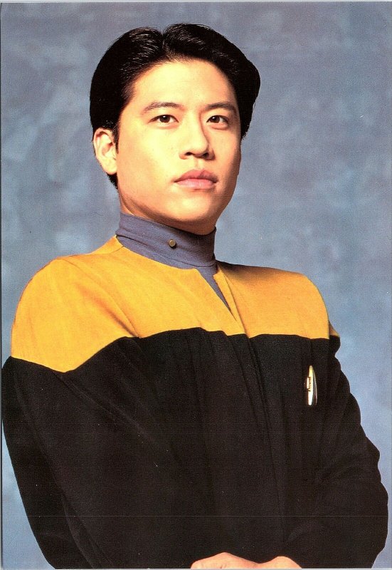 VINTAGE CONTINENTAL SIZE POSTCARD STAR TREK VOYAGER CREW - OPS OFFICER HARRY KIM