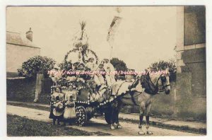 char carte photo flower girls flowers cariole turban headdress picturesque co...