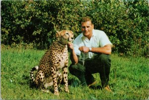 Al Oeming & Tawana Cheetah Edmonton AB Alberta Game Farm 1960s Postcard C8