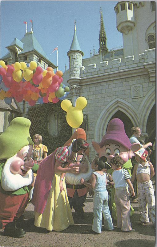 Disneyland, Snow White and the Seven Dwarves at the Castle-Fantasyland