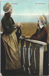 Netherlands Traditional Clothing Volendam Een Buurpraatje Vintage Postcard 09.15