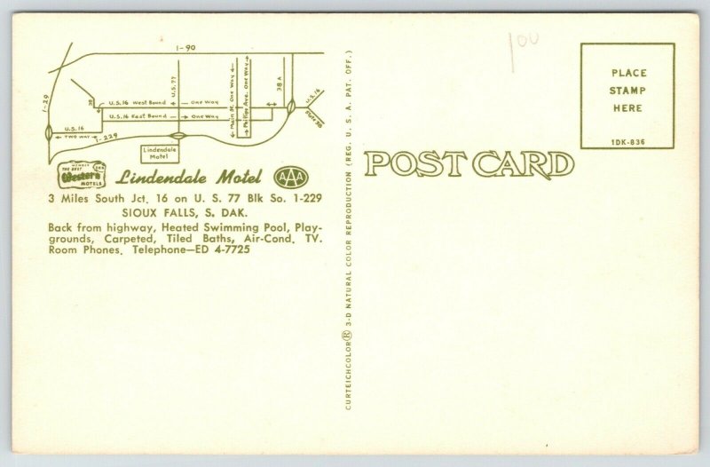 Sioux Falls SD~Lindendale Motel~Map~Willow Tree~Umbrellas @ Pool~Postcard 1961 