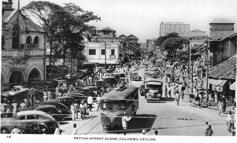 Ceylon Pettah Street scene Colombo 01.54