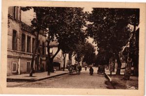 CPA Lézignan-La Banque de France et l'Avenue de NARBONNE (261044)