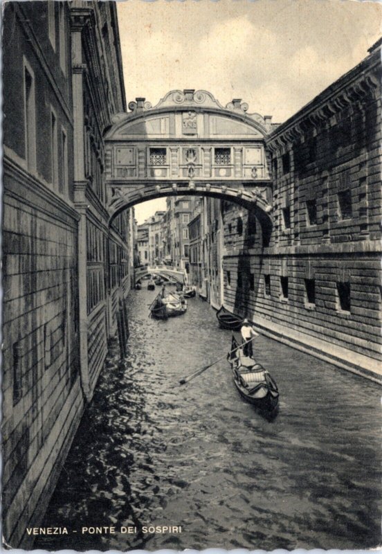 Postcard   Italy Venice -  The Bridge of Sighs