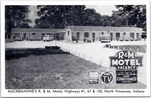 VINTAGE POSTCARD R. & M.MOTEL LOCATED AT VINCENNES INDIANA EARLY 1960s