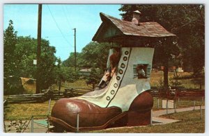 1950-60's MOTHER GOOSELAND PARK CANTON OHIO OLD WOMAN IN A SHOE VINTAGE POSTCARD