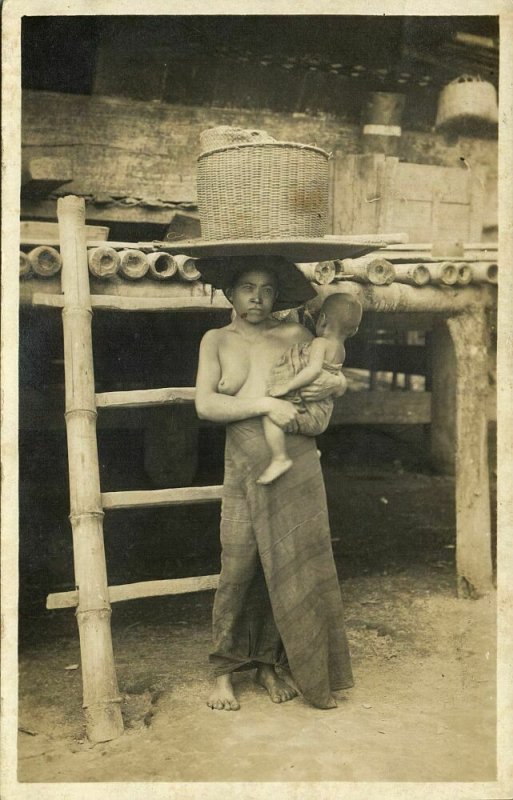 indonesia, SUMATRA, Native Nude Batak Woman Head Transport (1920s) Asada RPPC