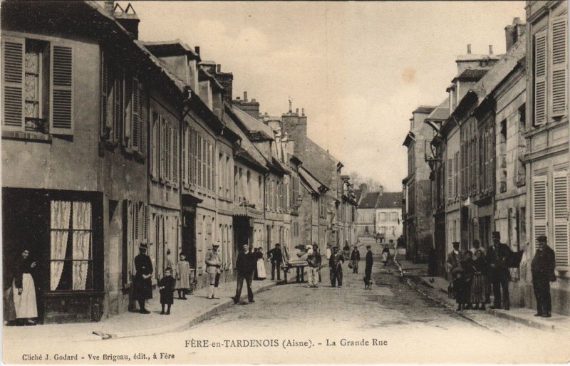 CPA FERE-EN-TARDENOIS La Grande Rue (155644)