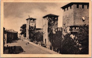 Italy Verona Castello Scaligero Vintage Postcard C051