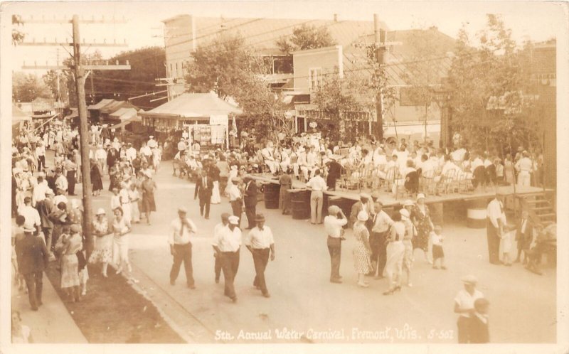 J40/ Fremont Wisconsin RPPC Postcard c1940s Annual Water Carnival Crowd 156