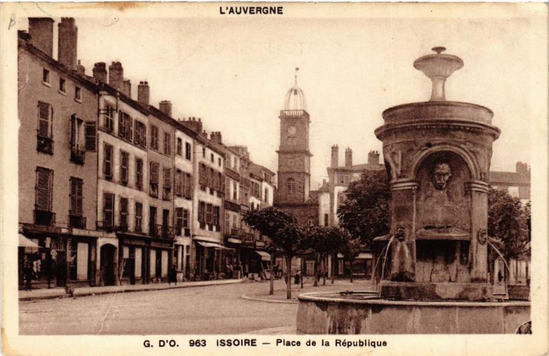 CPA L'Auvergne ISSOIRE Place de la Republique (409758)