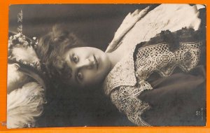AA8639 -VINTAGE POSTCARD - CINEMA ACTRESS : RETA WALTER