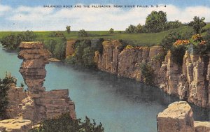 Balanced Rock & the Palisades Sioux Falls, South Dakota SD