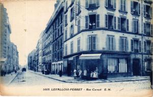 CPA LEVALLOIS PERRET Rue Carnot (412697)