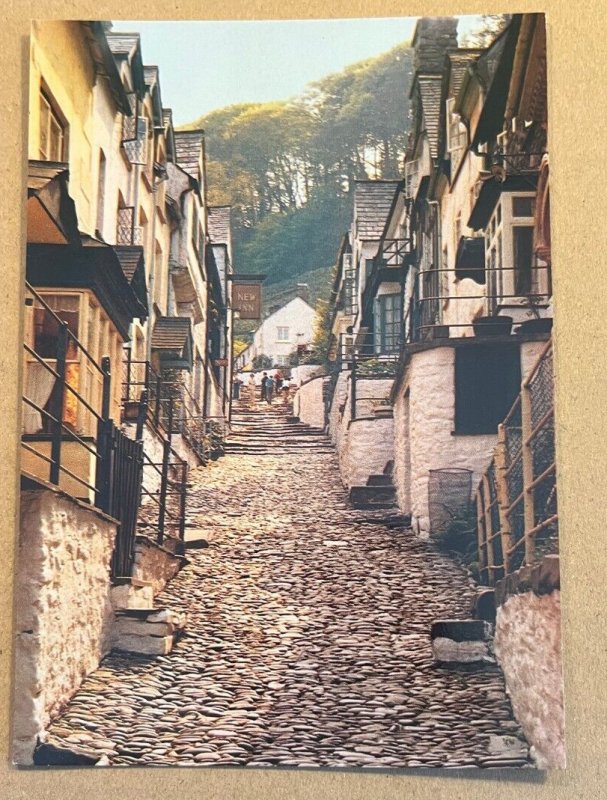 POSTCARD - UNUSED - UP-A-LONG, CLOVELLY, DEVON, ENGLAND