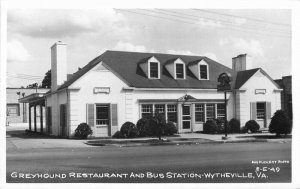 1940s Virginia Wytheville Greyhound Restaurant Bus  RPPC Postcard 22-11381