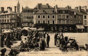 CPA AK AVRANCHES - La Place Littré a l'Heure du Marché (633325)