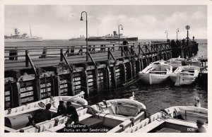 Real Photo, Helgoland, Partie an der Seebrucke, Ships and Boats, Plain back Card