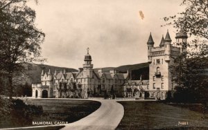 Vintage Postcard Balmoral Castle House Royal Deeside Aberdeenshire Scotland