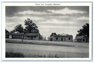 c1940 Panorama Victor Inn Building Versailles Missouri Vintage Unposted Postcard