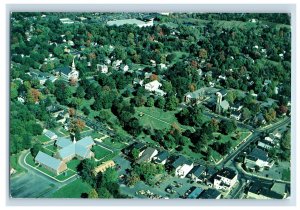 Vintage The Guiford Green, Guliford, Connecticut. Postcard AZE