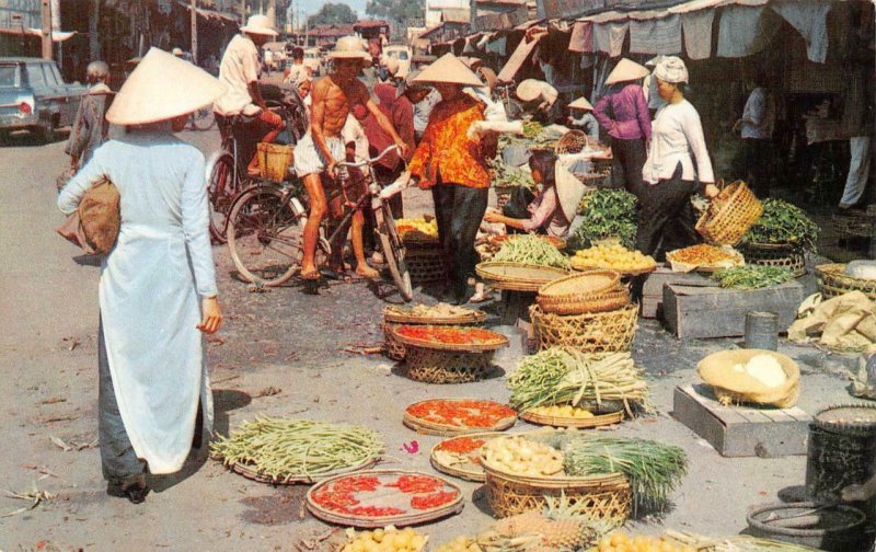 VIETNAM Market Scene SAIGON Street Scene c1960s Vintage Postcard