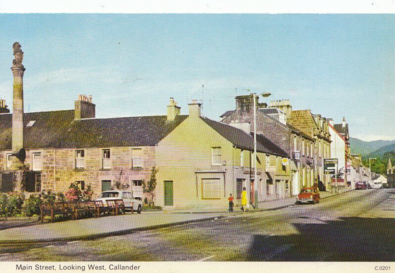 Scotland Postcard - Main Street - Looking West Callander - Perthshire  Ref 3132A