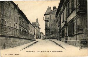 CPA Saint-Mihiel - Rue de la Vaux et Hotel-de-Vile (240690)